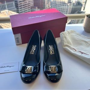 Ferragamo Vara Bow Pump Heel, Size 8.5, Patent Black Leather